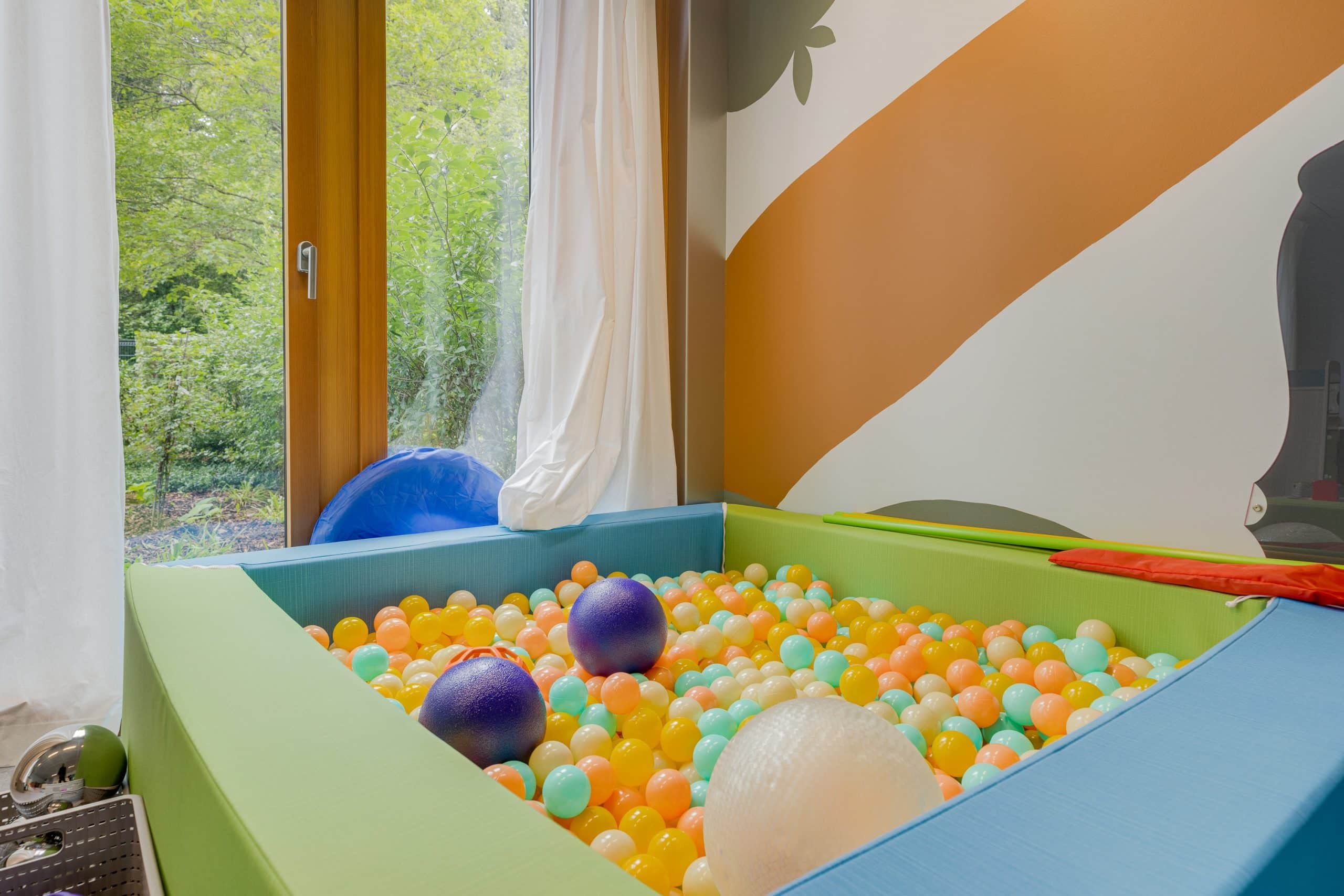 Piscine à balles dans notre crèche L'Enfant Roi Howald à Hesperange