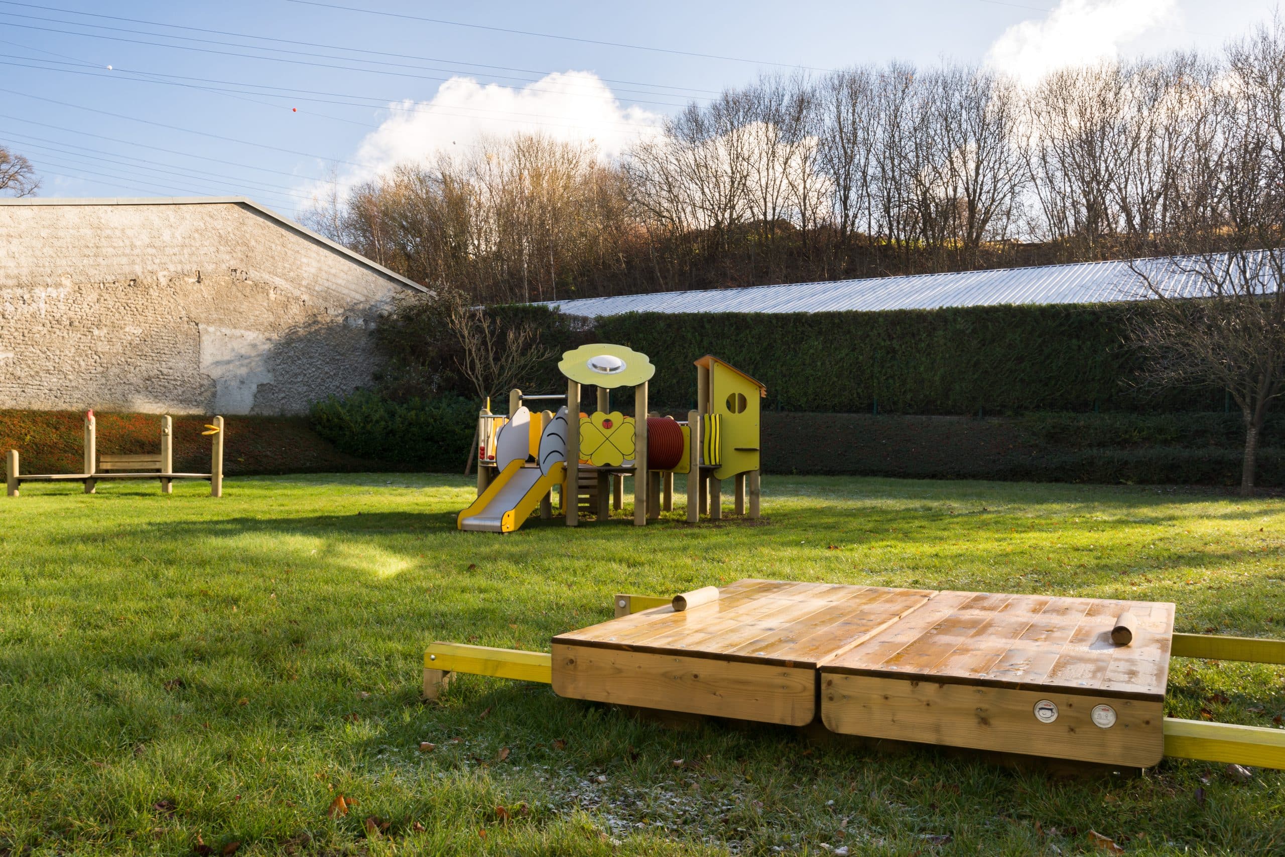 le jardin spacieux de notre crèche Grünewald située au Kirchberg au Luxembourg