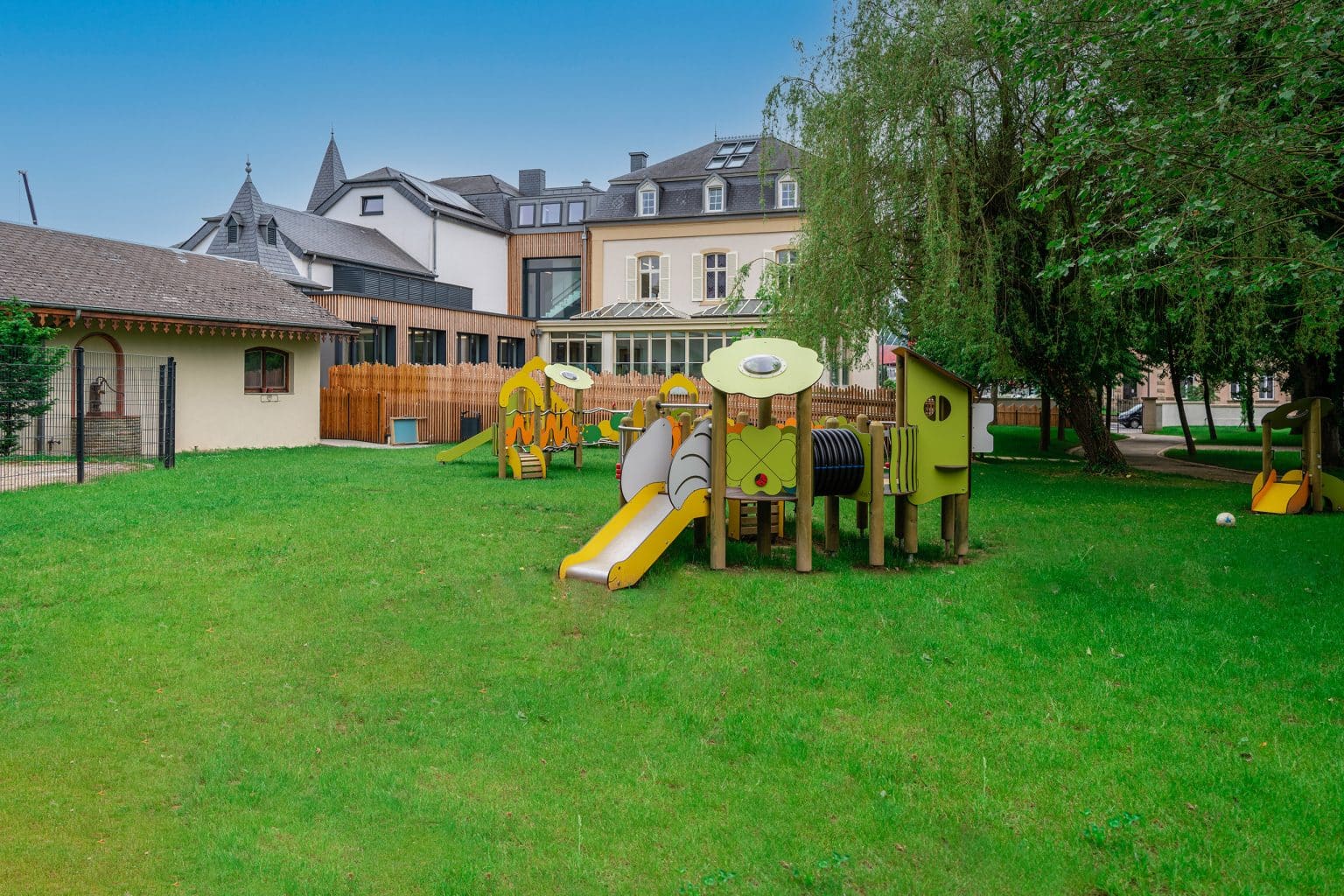 un module le jardin de notre crèche L'Enfant Roi Mersch du Luxembourg